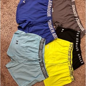 Ladies athletic Under Armor shorts 5 pairs in good condition!